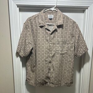 American Eagle Outfitters Men's Tan Patterned Button Down Shirt